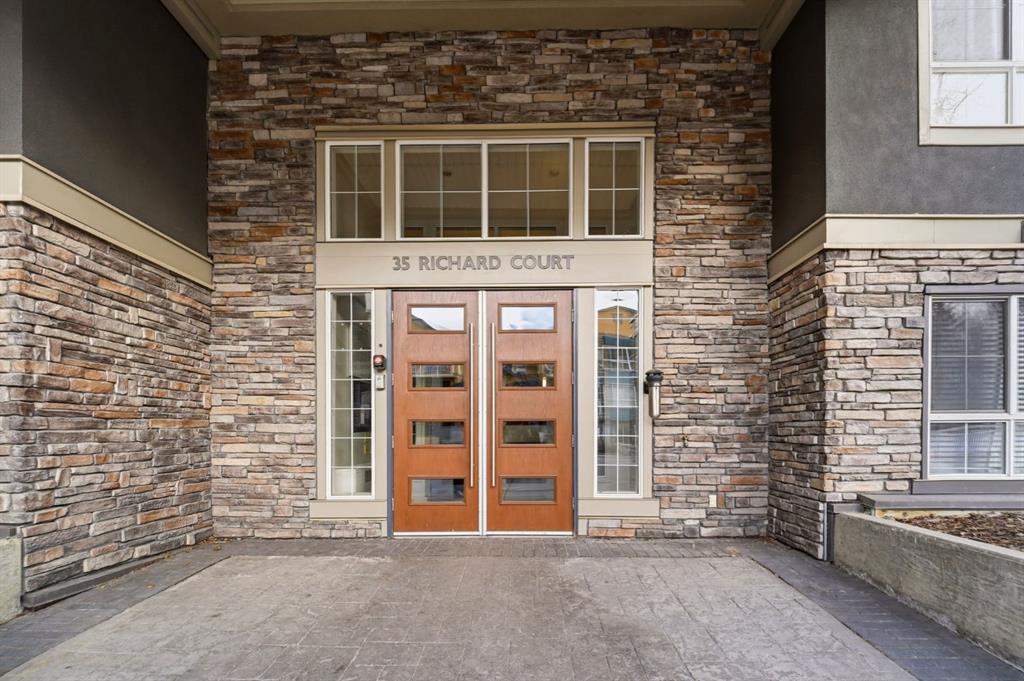 Picture for 426, 35 Richard Court SW