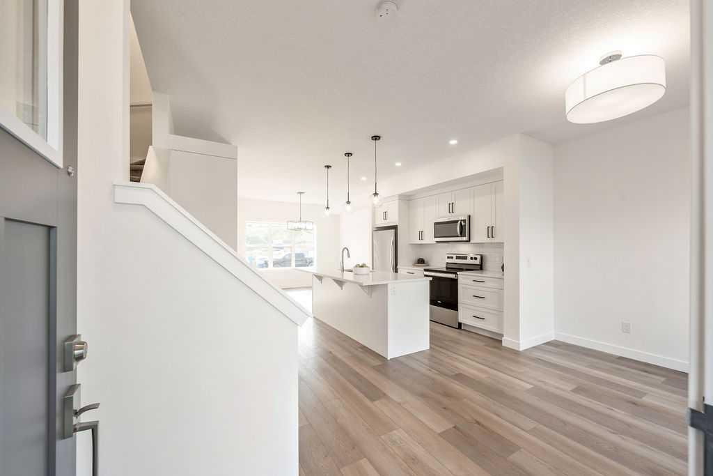 Picture for 905, 525 River Heights Drive 