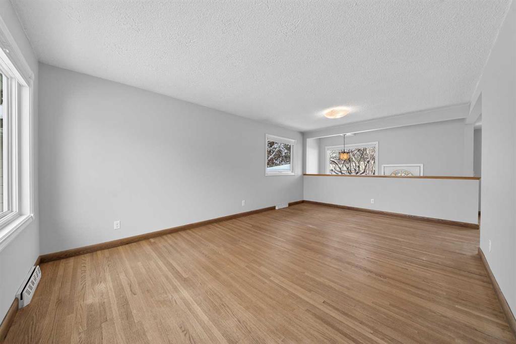 Picture for 23 Hyslop Drive SW