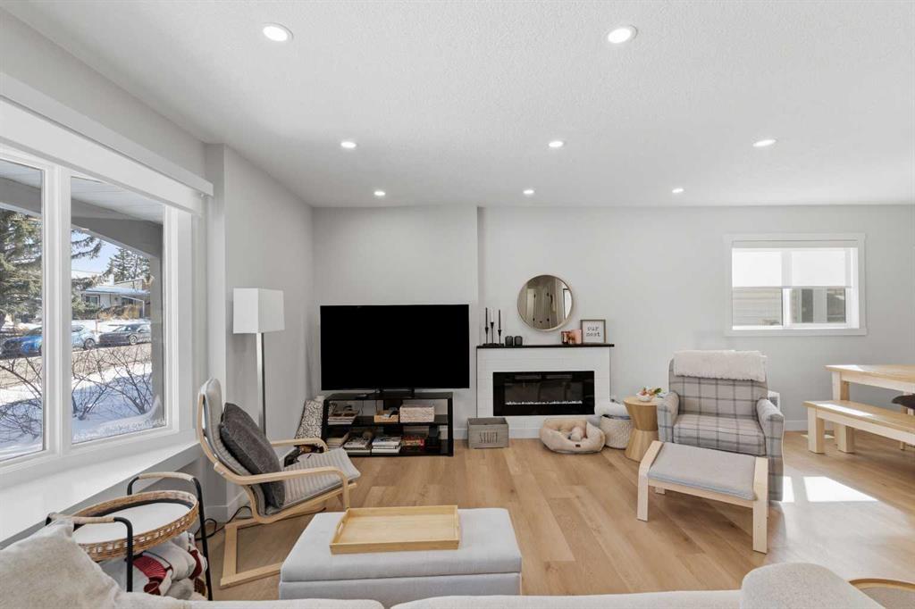 Picture for 7107 54 Avenue NW