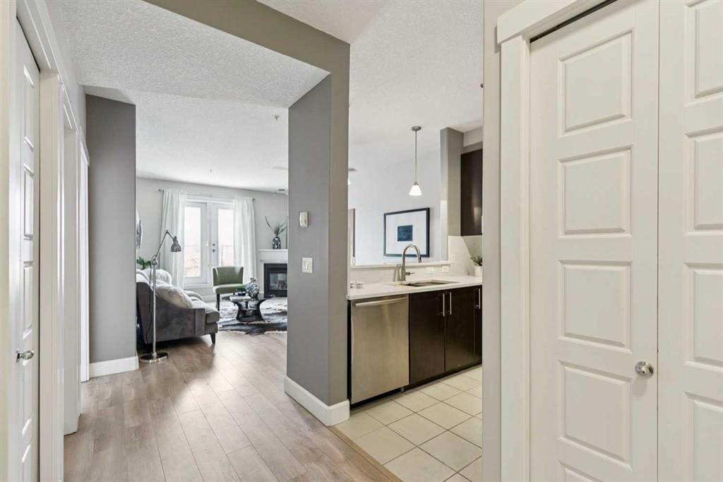 Picture for 403, 830 Centre Avenue NE