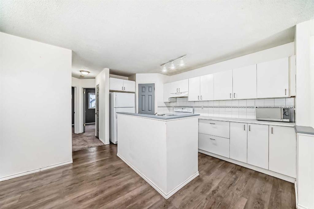 Picture for 202 Saddlemead Green NE
