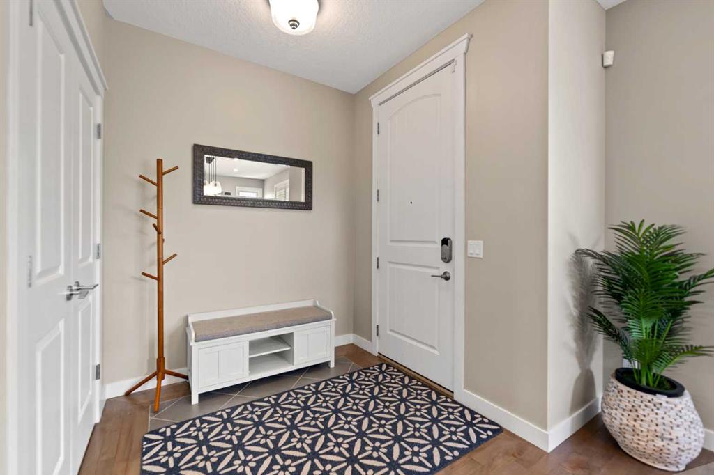 Picture for 124 25 Avenue NE