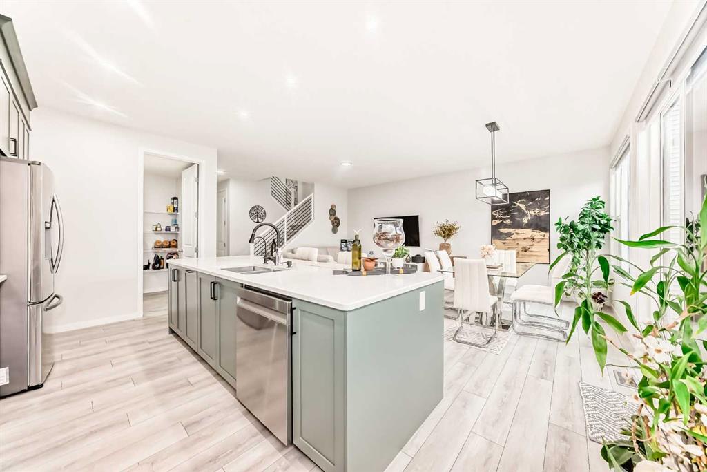 Picture for 305 Edith Road NW