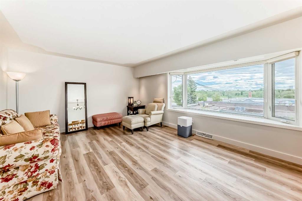 Picture for 35 Collingwood Place NW
