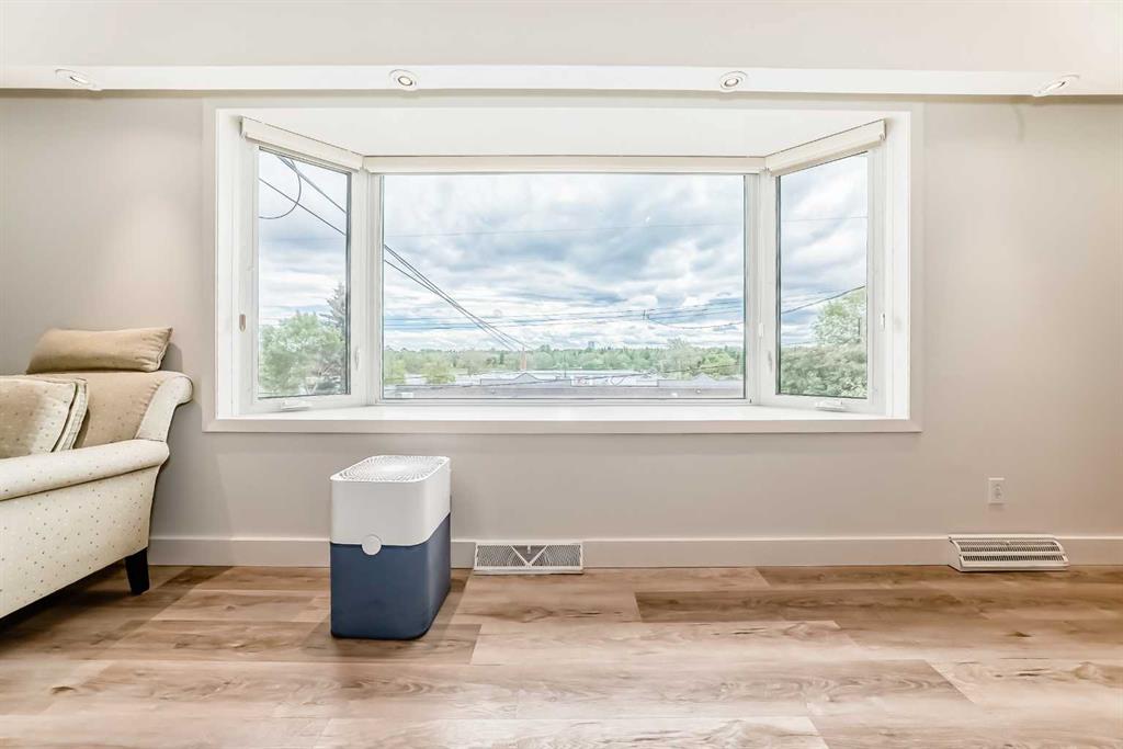 Picture for 35 Collingwood Place NW