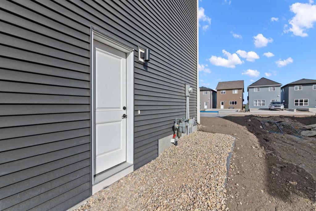 Picture for 994 Chinook Winds Meadow SW https://www.cirrealty.ca/reb/creb/07/A2265507_35.jpg