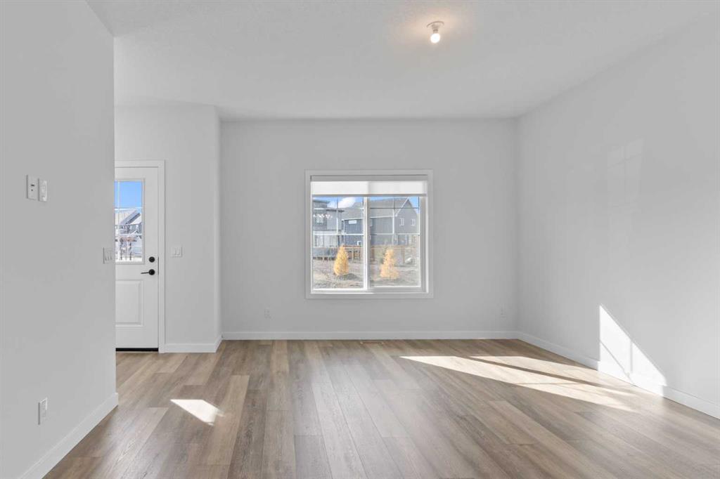 Picture for 994 Chinook Winds Meadow SW https://www.cirrealty.ca/reb/creb/07/A2265507_7.jpg