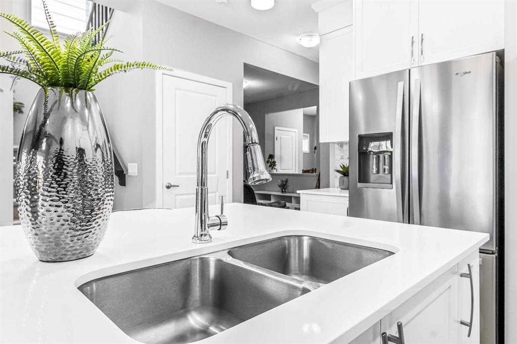 Picture for 1036 Chinook Gate Heath SW https://www.cirrealty.ca/reb/creb/07/A2266007_11.jpg