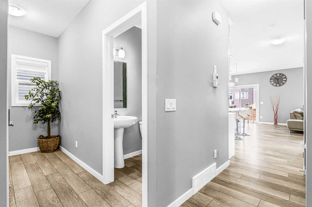 Picture for 1036 Chinook Gate Heath SW https://www.cirrealty.ca/reb/creb/07/A2266007_18.jpg