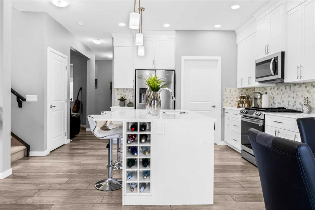 Picture for 1036 Chinook Gate Heath SW https://www.cirrealty.ca/reb/creb/07/A2266007_9.jpg