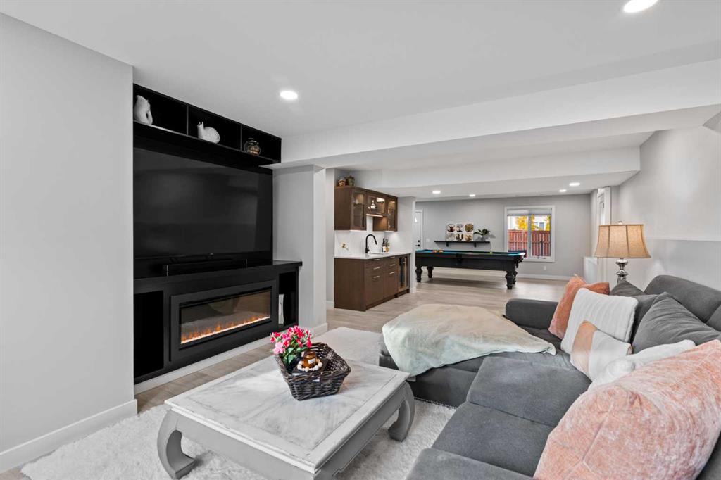 Picture for 12 Mckenzie Lake Crescent SE