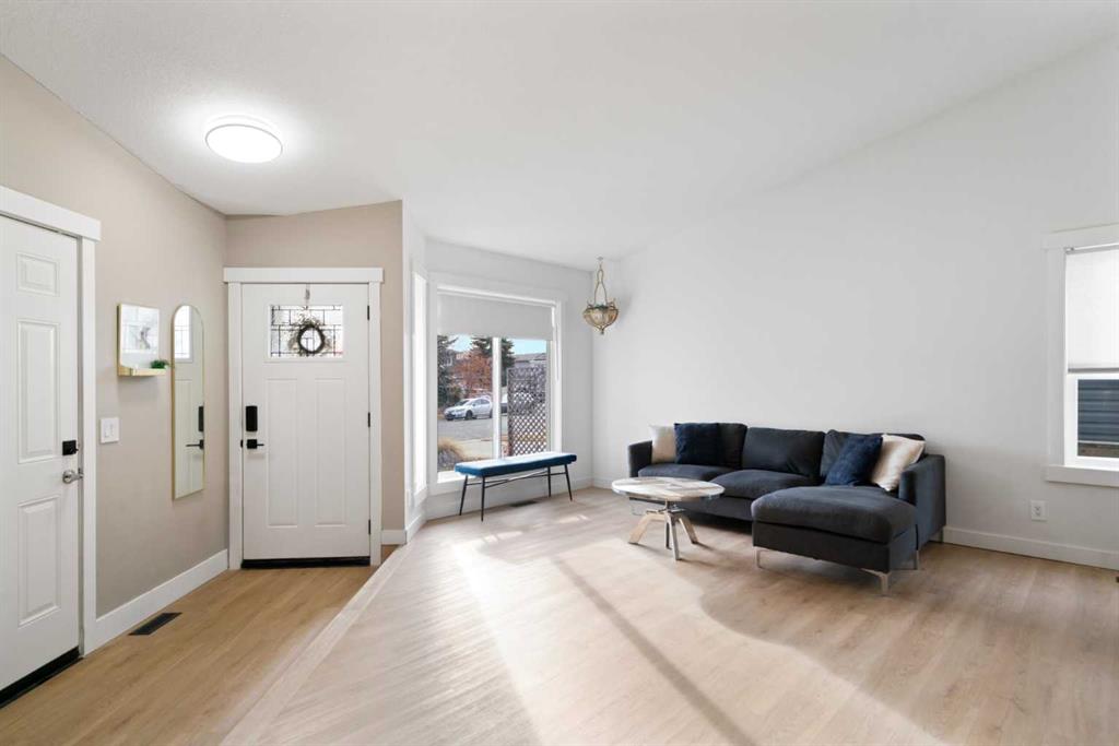 Picture for 53 Riverside Crescent SE