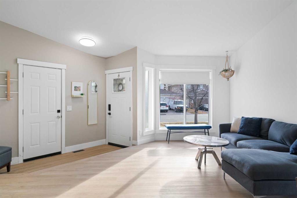 Picture for 53 Riverside Crescent SE