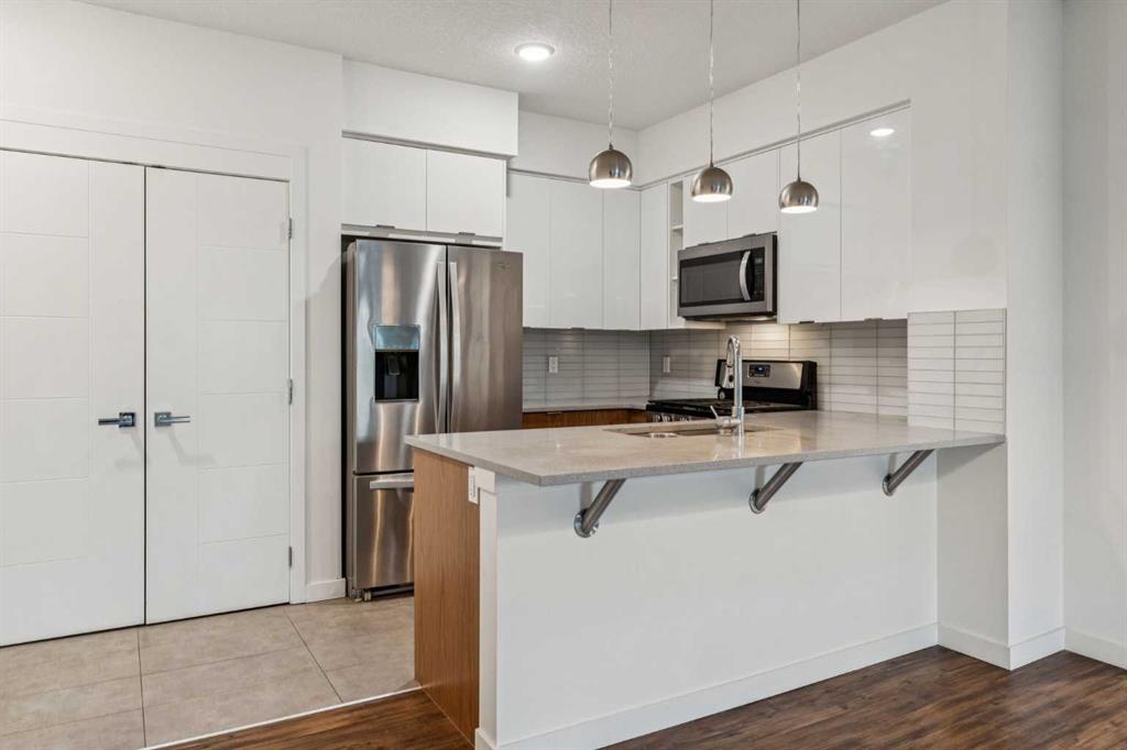 Picture for 105, 120 18 Avenue SW