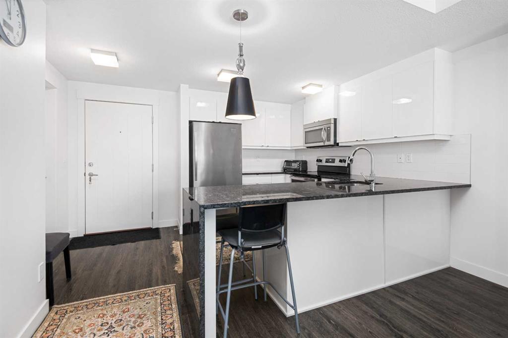 Picture for 305, 45 Aspenmont Heights SW