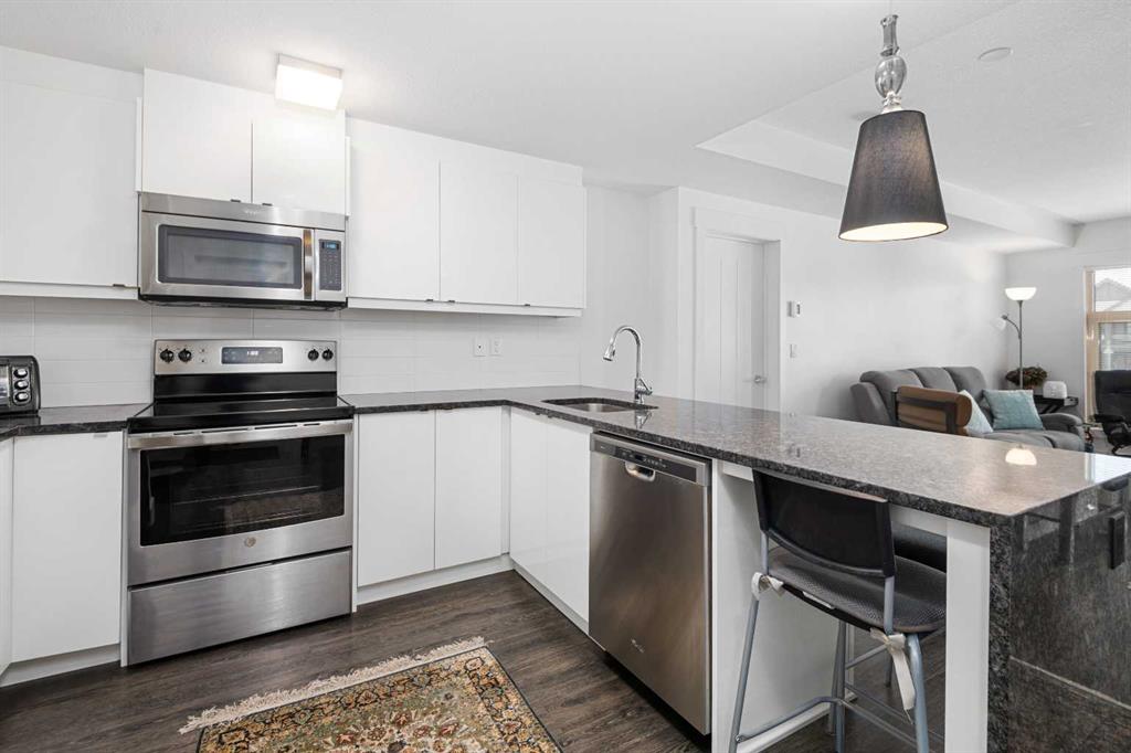 Picture for 305, 45 Aspenmont Heights SW