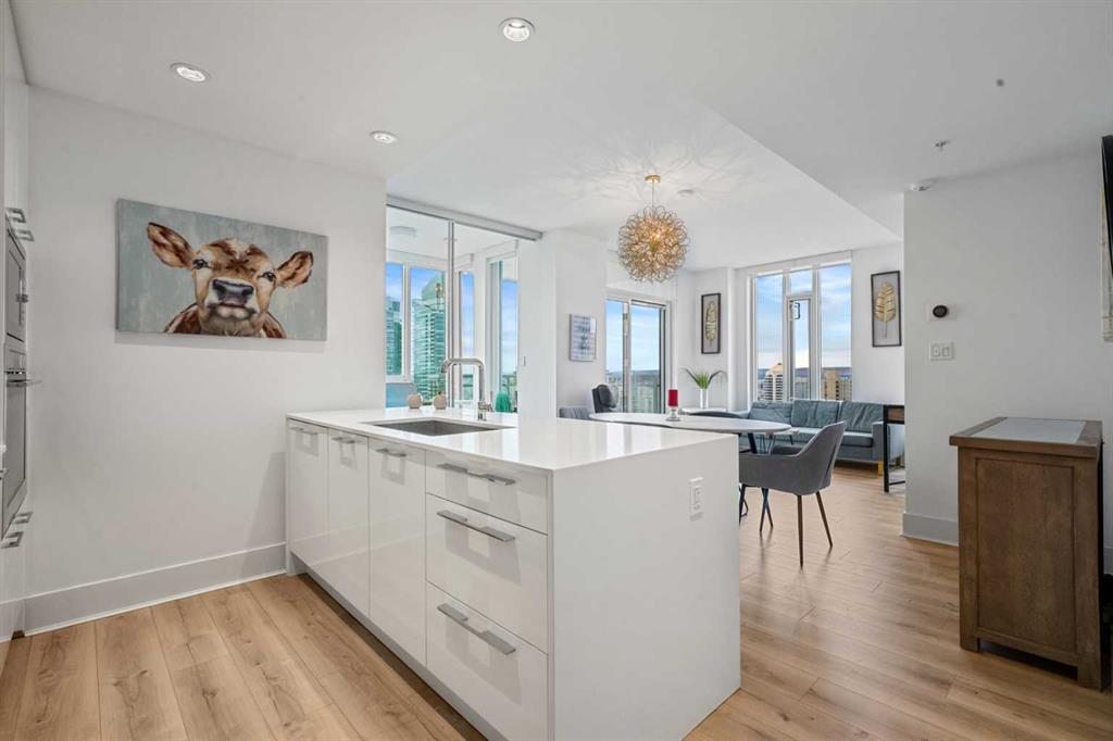 Picture for 2504, 901 10 Avenue 