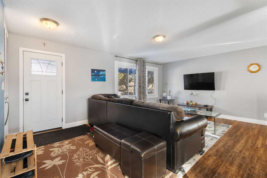 Picture for 380 Maddock Crescent NE