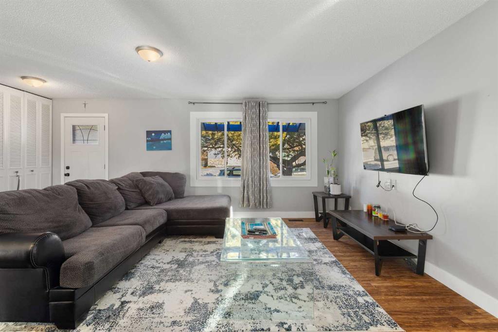 Picture for 380 Maddock Crescent NE