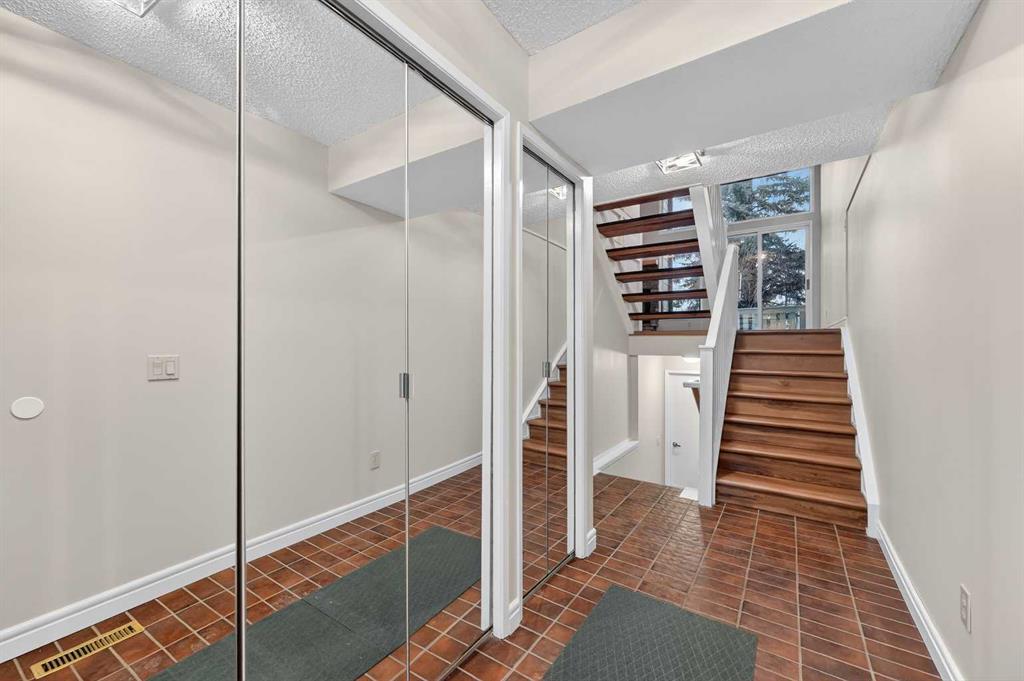 Picture for 2, 185 Woodridge Drive SW