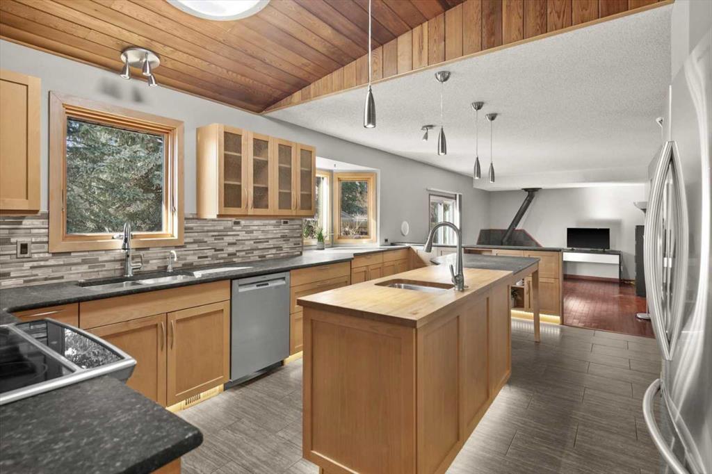 Picture for 244 Ranchridge Bay NW