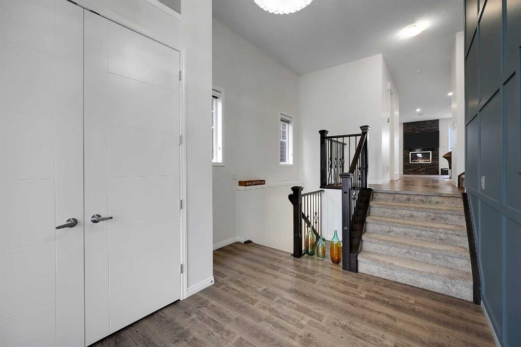 Picture for 17 Yorkstone Way SW