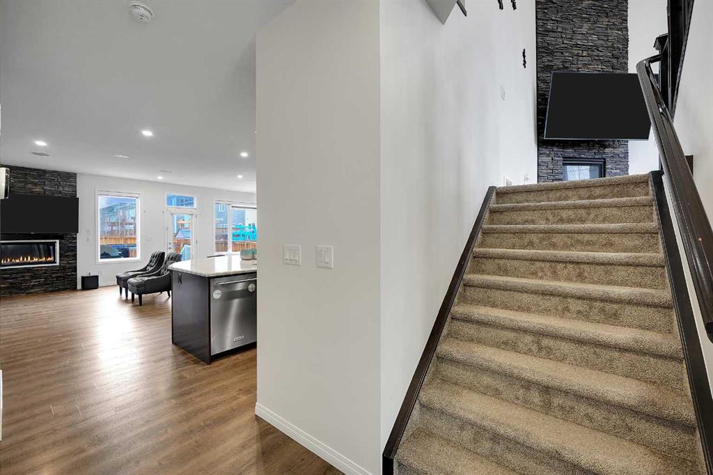 Picture for 17 Yorkstone Way SW