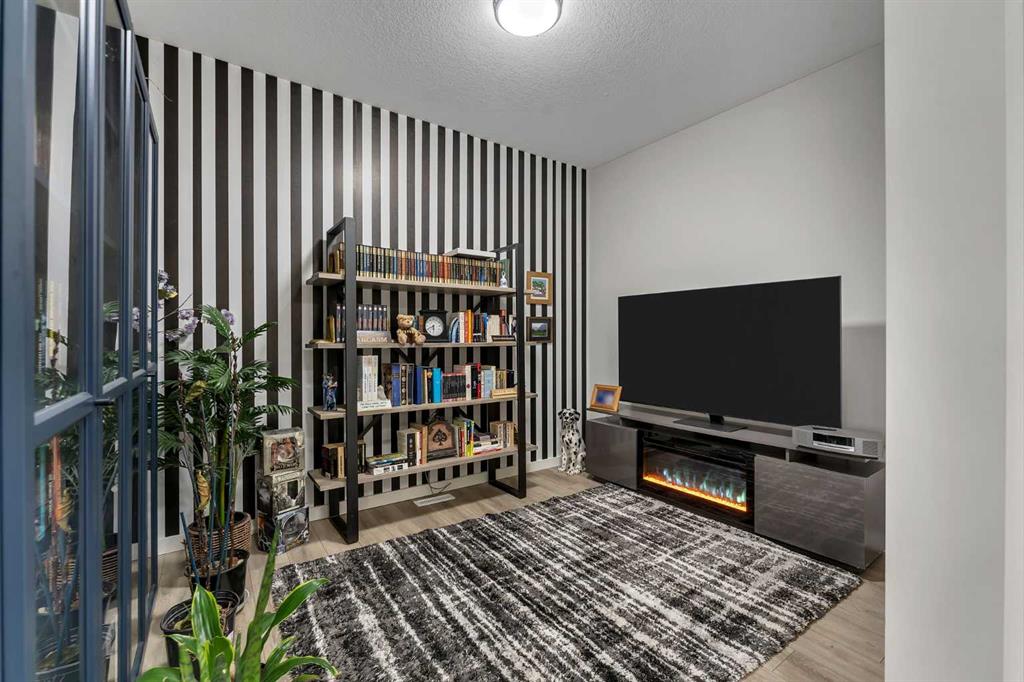 Picture for 341 Walcrest View SE