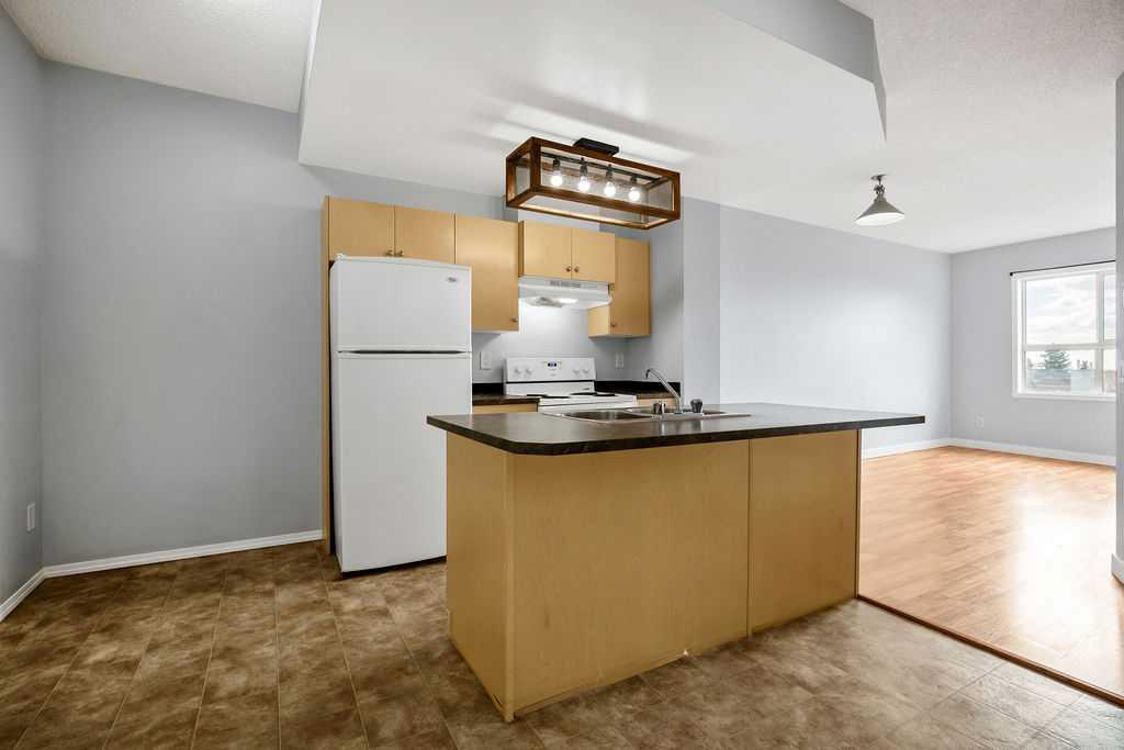 Picture for 4301, 73 Erin Woods Court SE