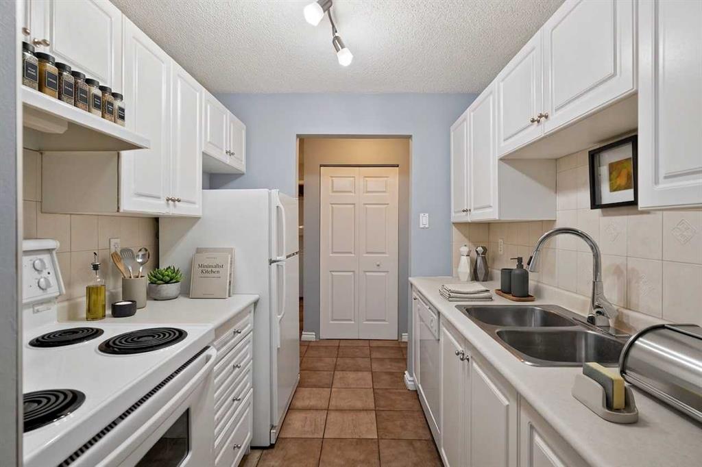 Picture for 225, 30 Mchugh Court NE