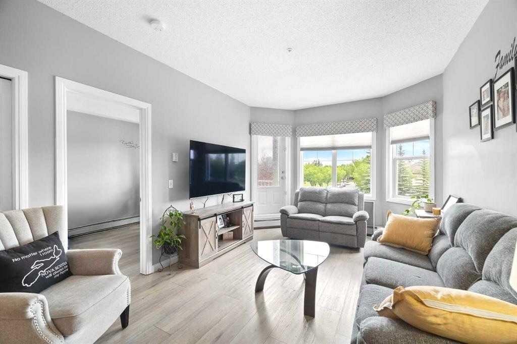 Picture for 220, 8 Prestwick Pond Terrace SE