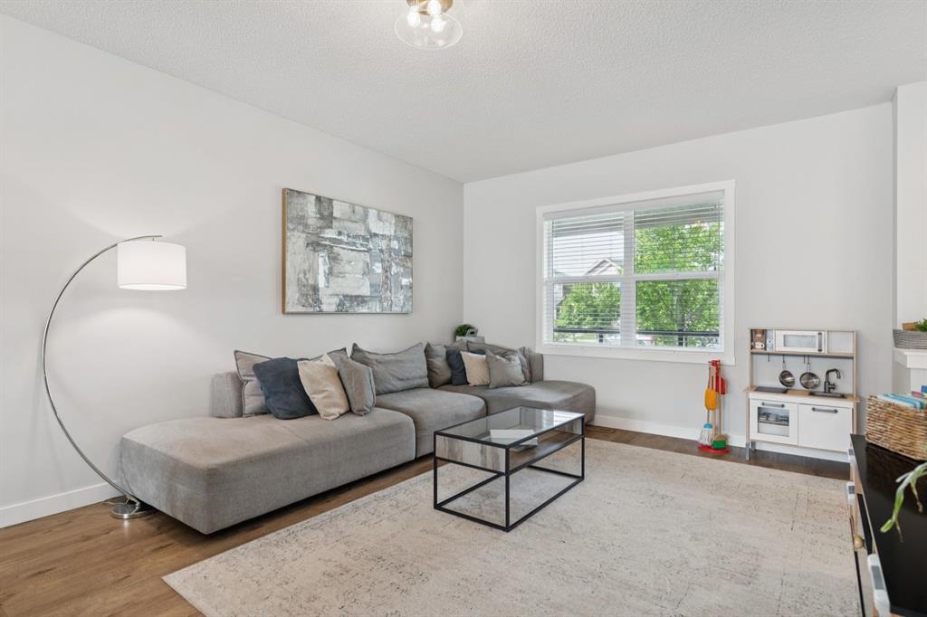 Picture for 124 Wolf Willow Boulevard SE