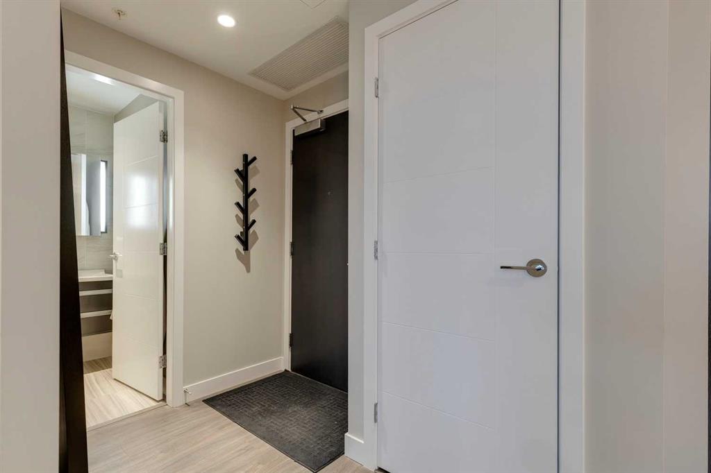 Picture for 801, 930 16 Avenue SW