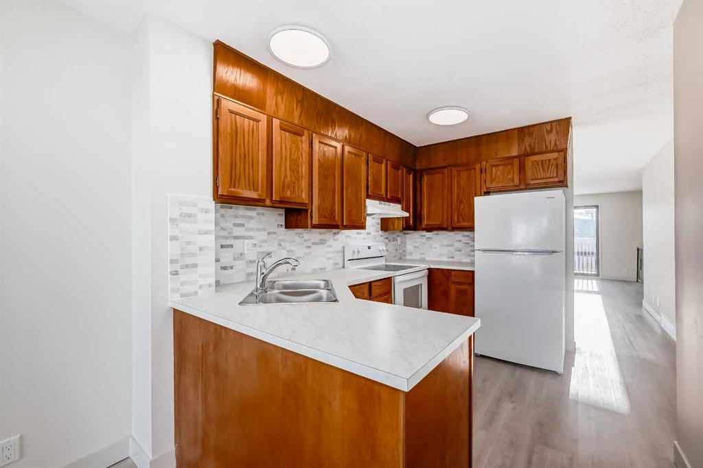 Picture for 173 Castlebrook Way NE