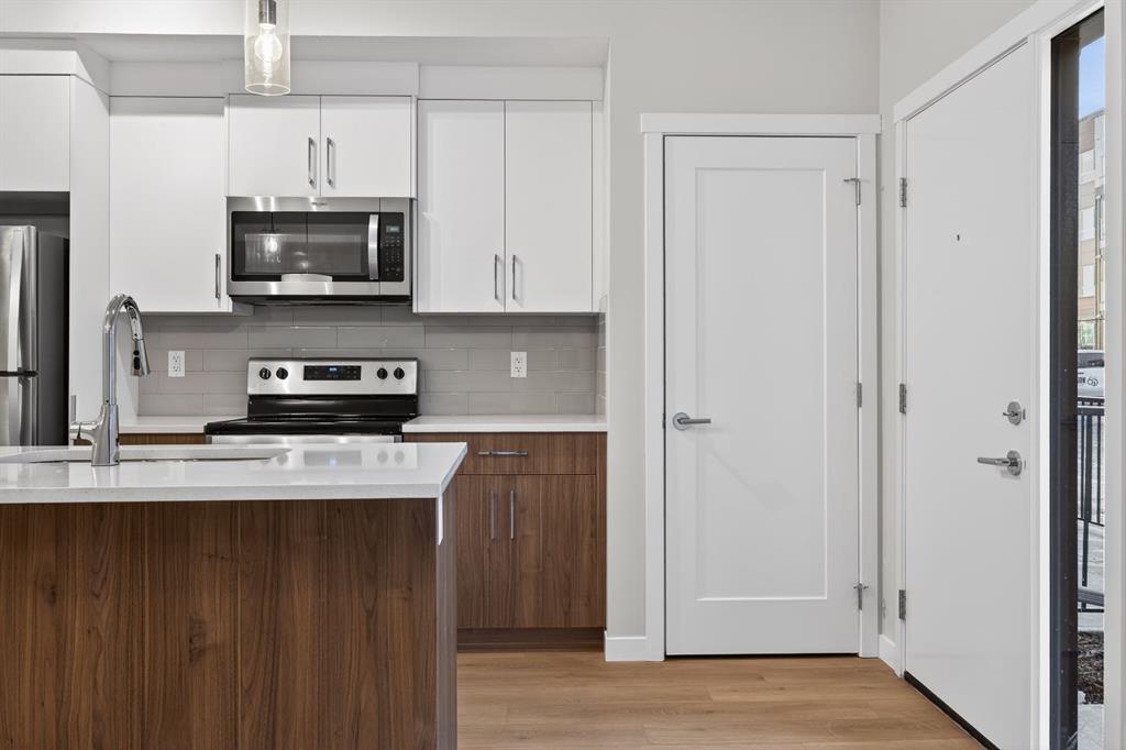 Picture for 203, 400 belmont Street SW