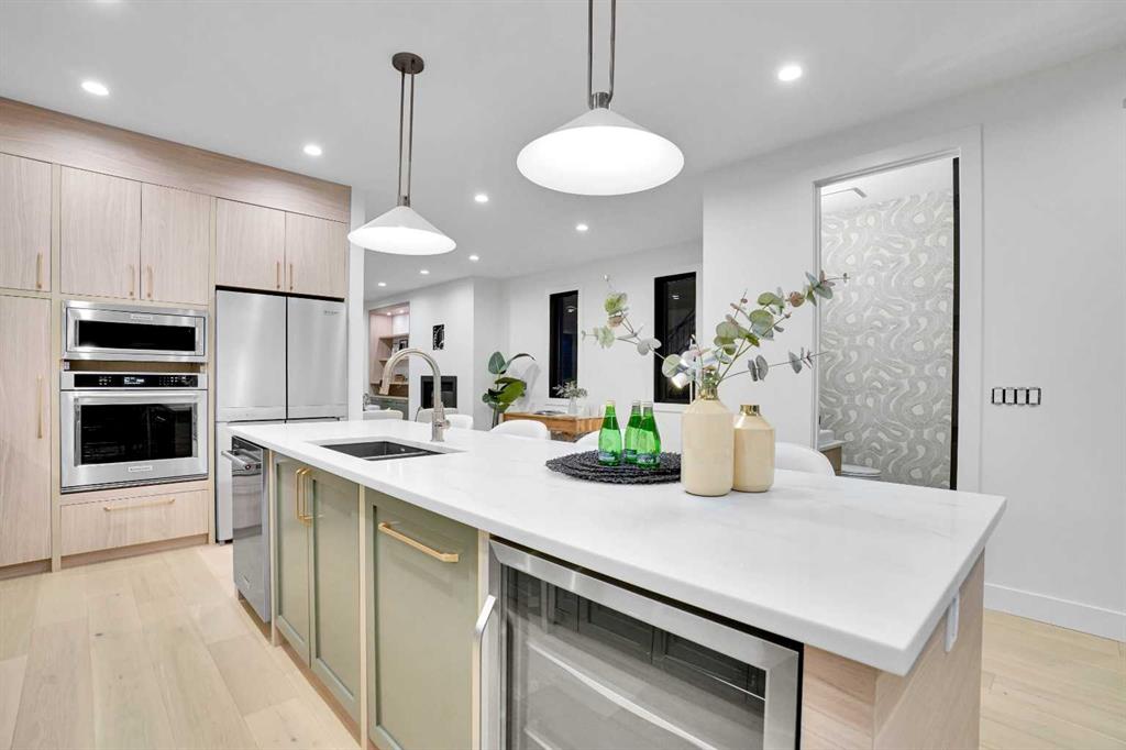 Picture for 605 29 Avenue NW