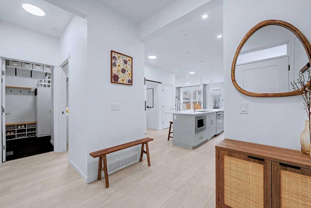 Picture for 250 Hotchkiss Common SE