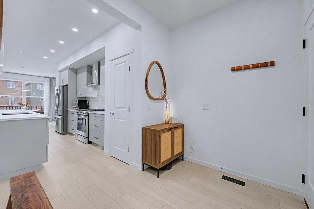 Picture for 250 Hotchkiss Common SE