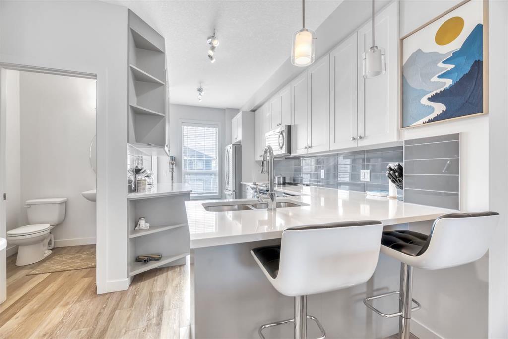 Picture for 406, 15 Evanscrest Park NW