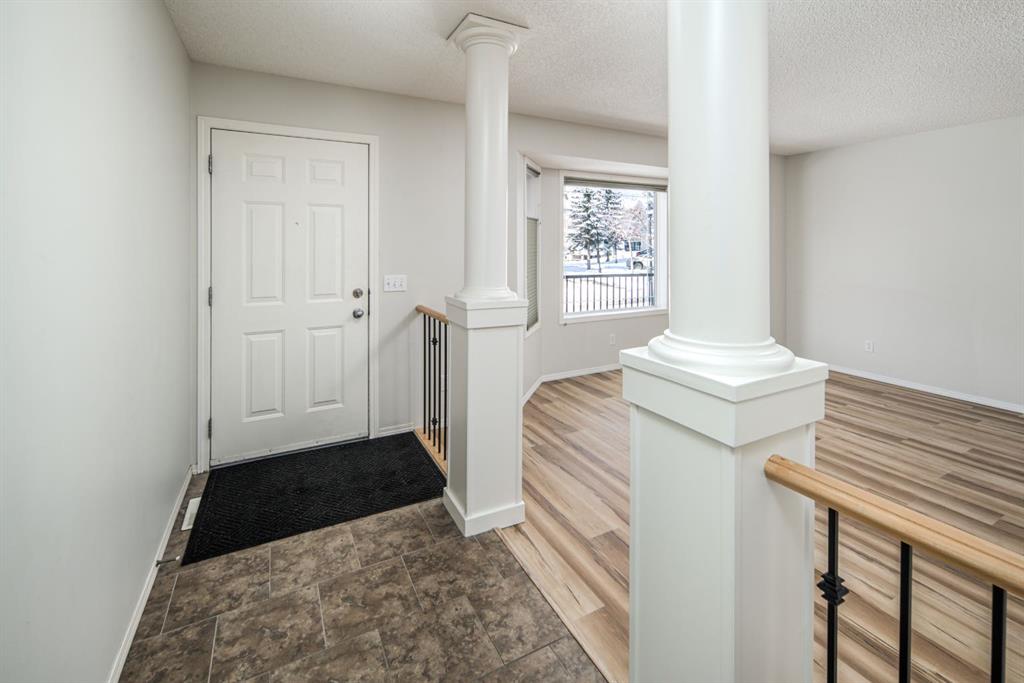 Picture for 213, 950 Arbour Lake Road NW