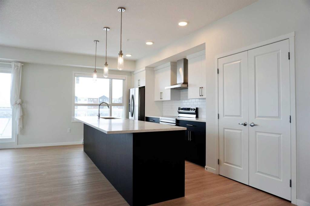 Picture for 404, 80 Carrington Plaza NW