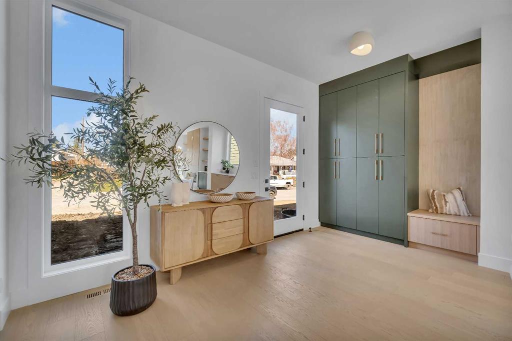 Picture for 3917 23 Avenue SW