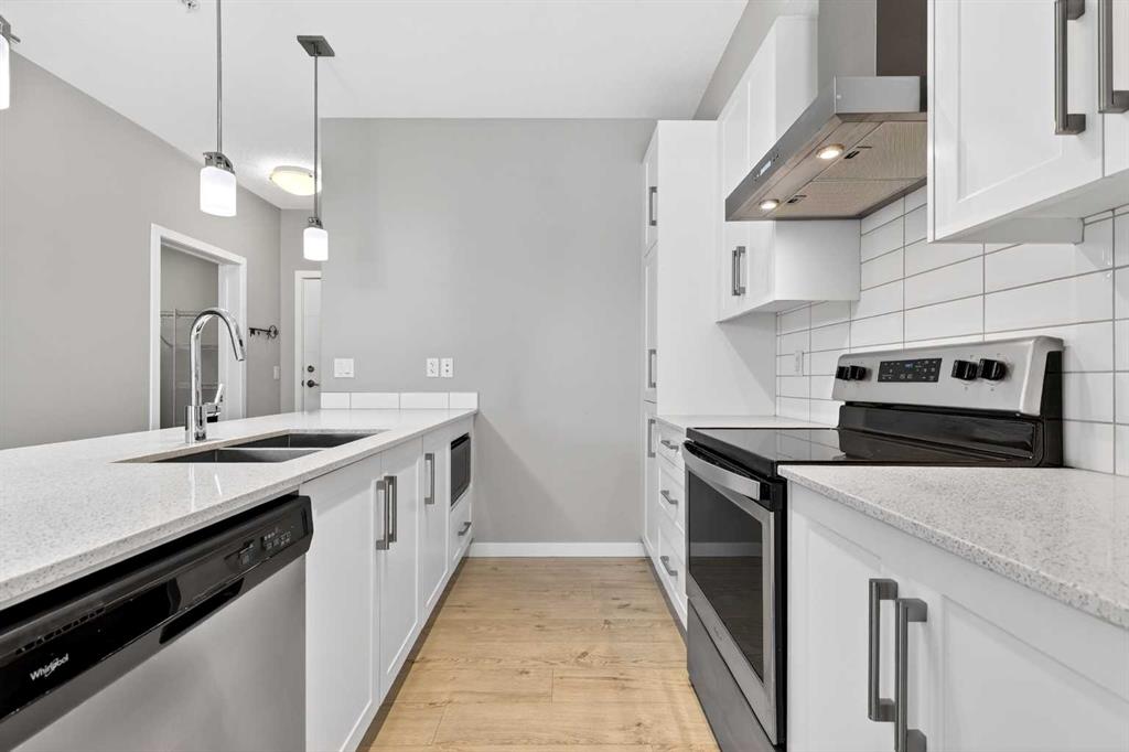 Picture for 403, 122 Mahogany Centre SE
