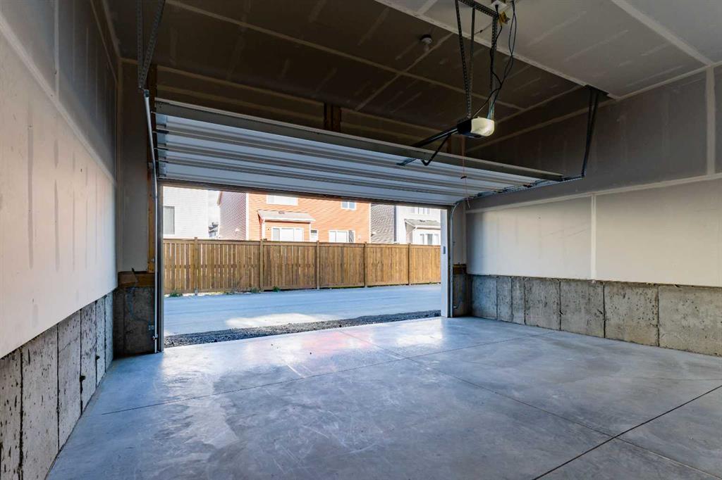 Picture for 1190 148 Avenue NW https://www.cirrealty.ca/reb/creb/09/A2266809_27.jpg