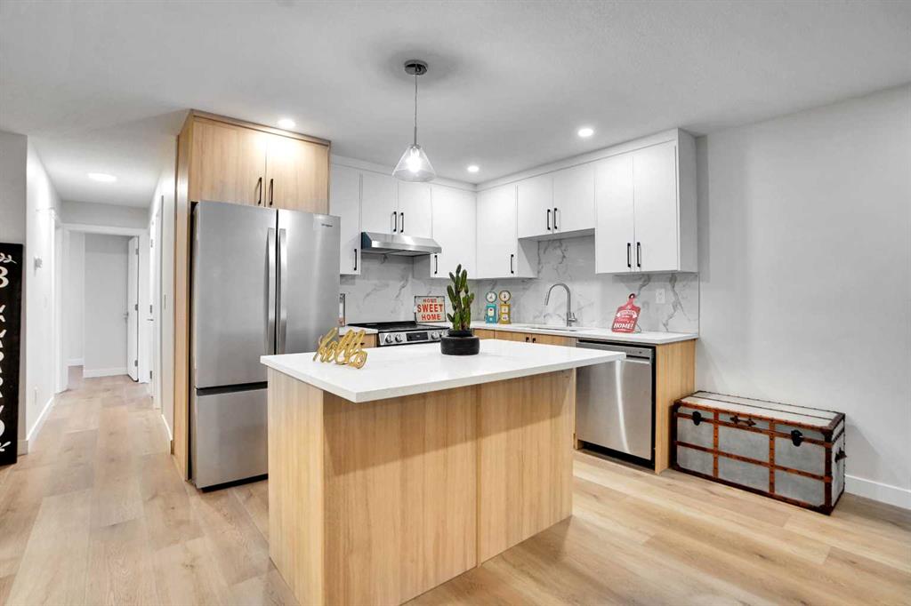 Picture for 903B Queensland Drive SE