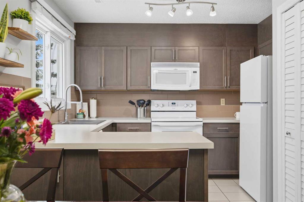 Picture for 2, 3015 51 Street SW