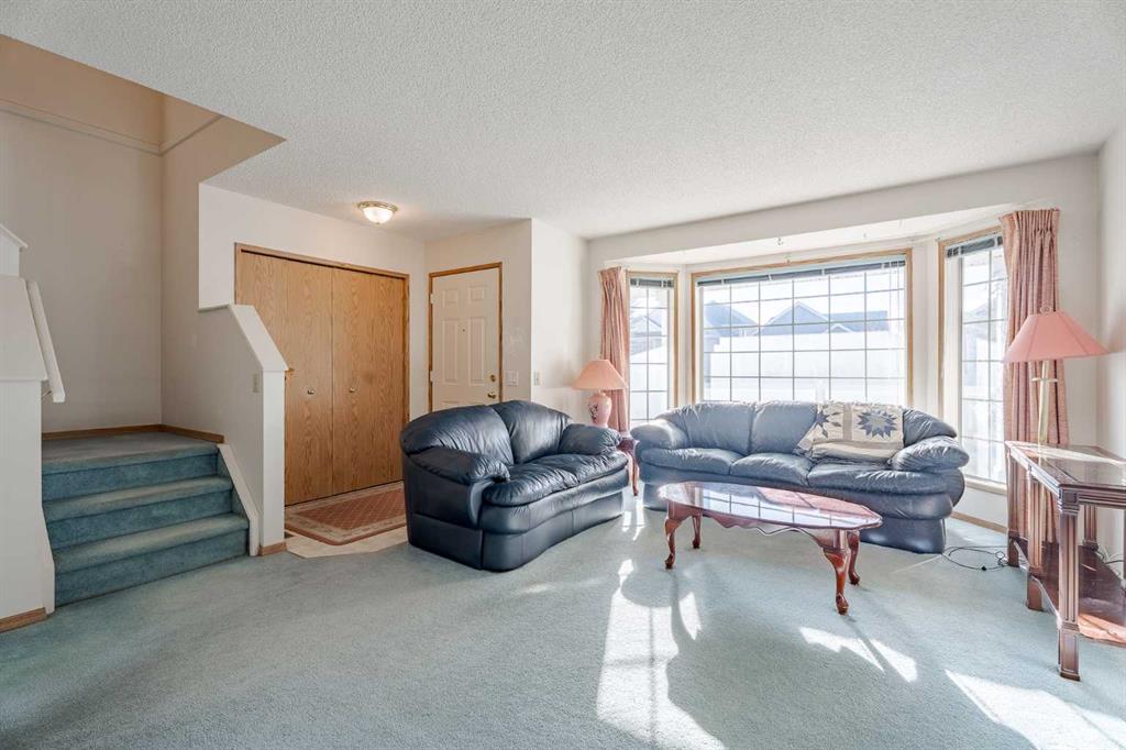 Picture for 82 Martinridge Crescent NE