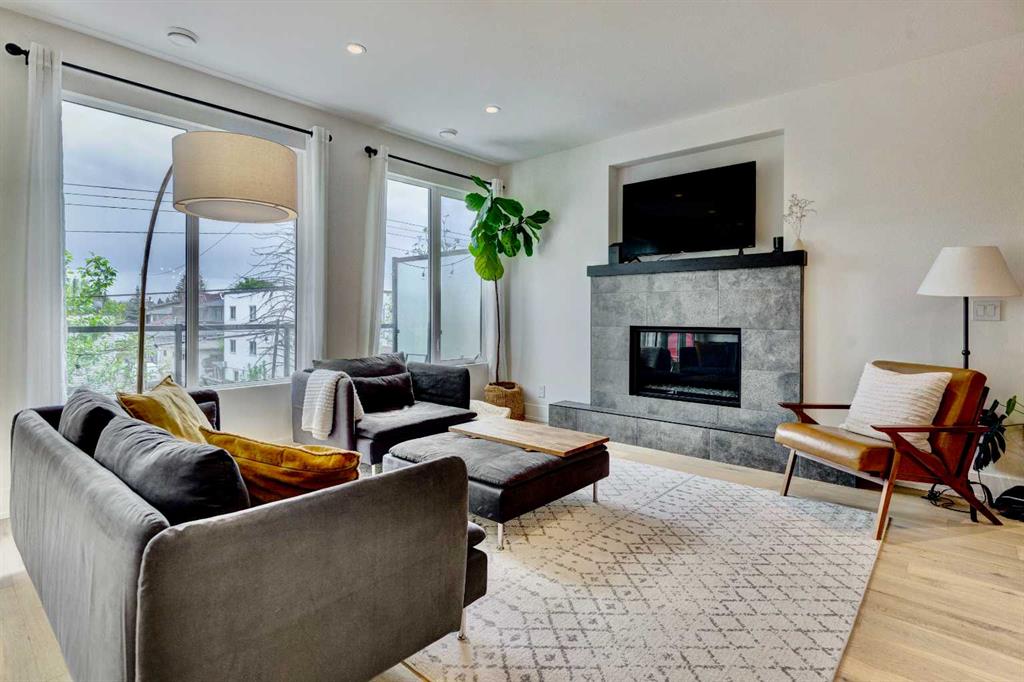 Picture for 2, 1538 34 Avenue SW