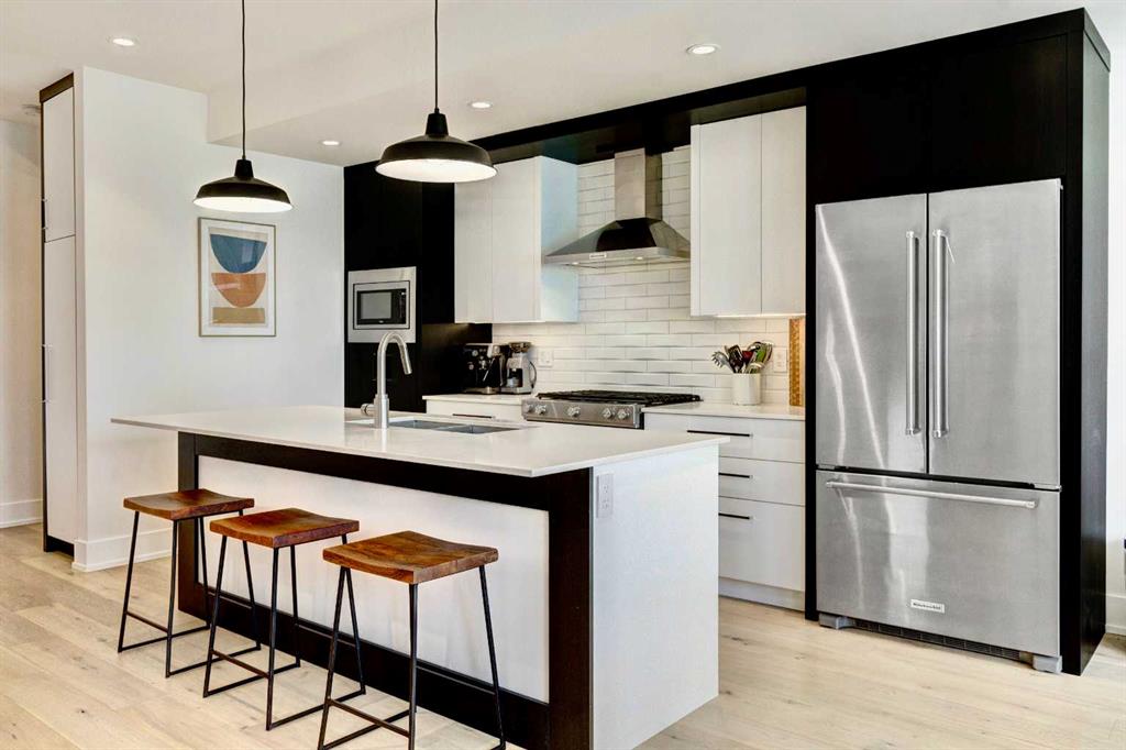 Picture for 2, 1538 34 Avenue SW